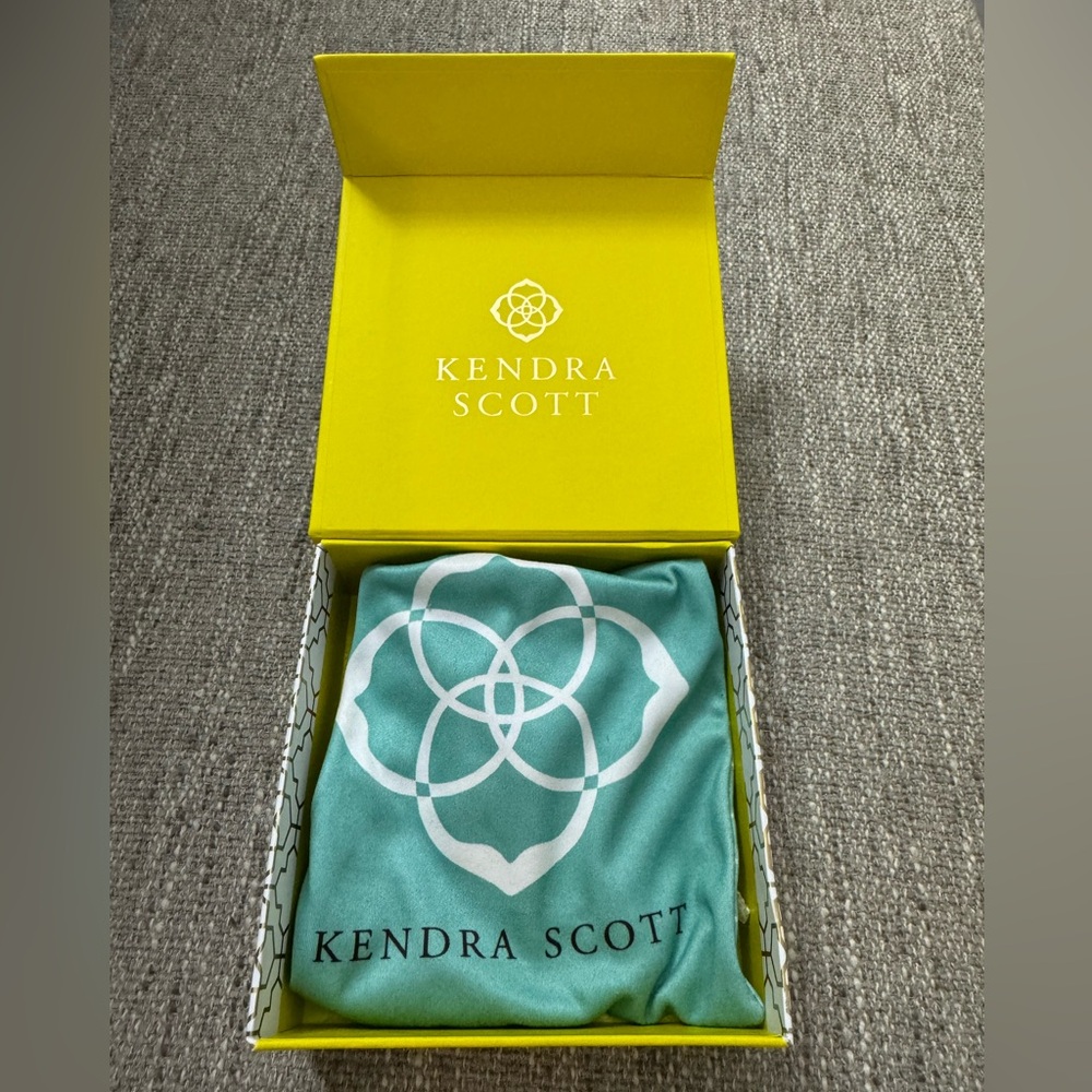 EUC - Kendra Scott Gold Inez Blue Agate Pendant Necklace - Picture 8 of 8